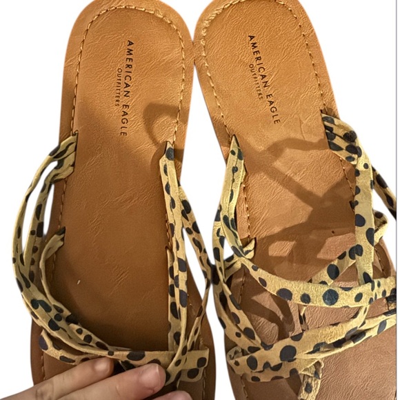 American Eagle Outfitters Tan and Black Sandals Slip-On Criss-Cross - Picture 4 of 4